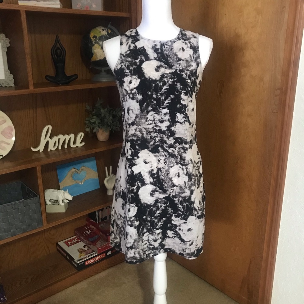 Black and white size xs GAP great condition